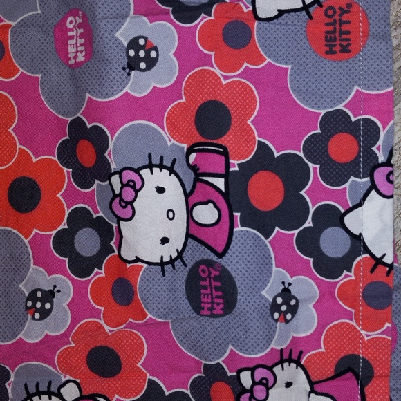 Hello Kitty flower theme print scrub top - Picture 3 of 6